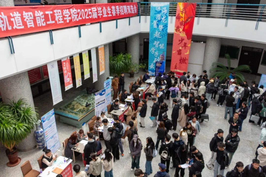 日本五级片
举办2025届毕业生春季招聘双选会